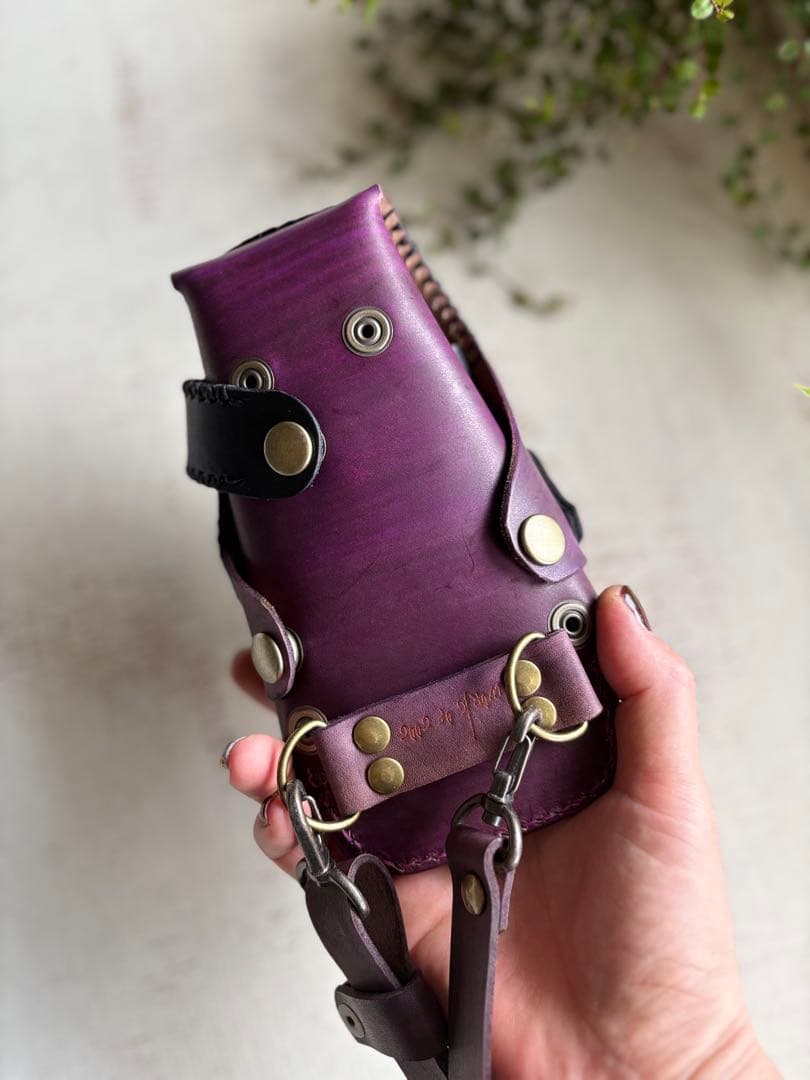 手染めレッドパープル、ローズ型押しのシザーケース