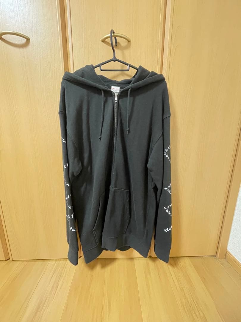 ジグザグ ジップアップパーカー