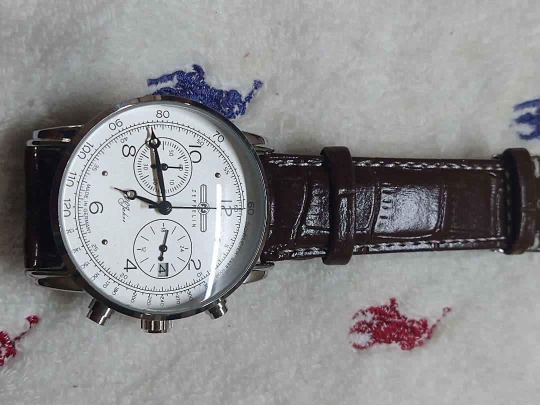 特価!ZEPPPELIN 飛行船100周年モデル　クロノグラフ クォーツホワイト