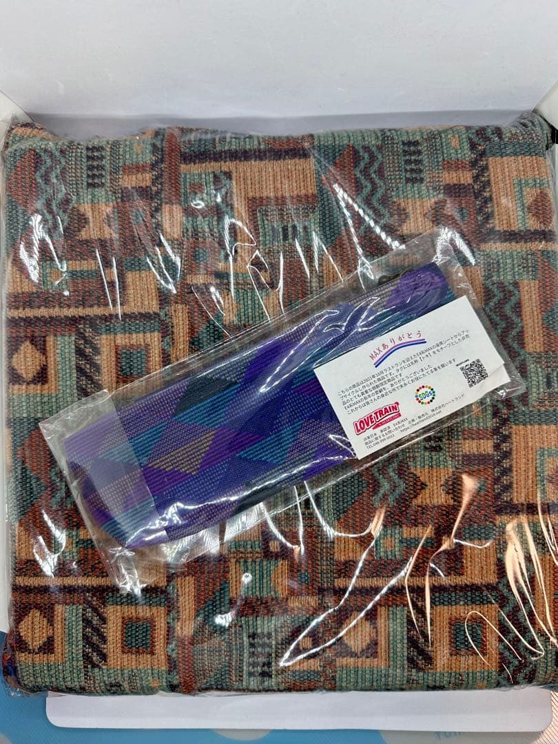 《新品未開封》上越新幹線　E4系MAXのシートから作られたクッションとペンケース