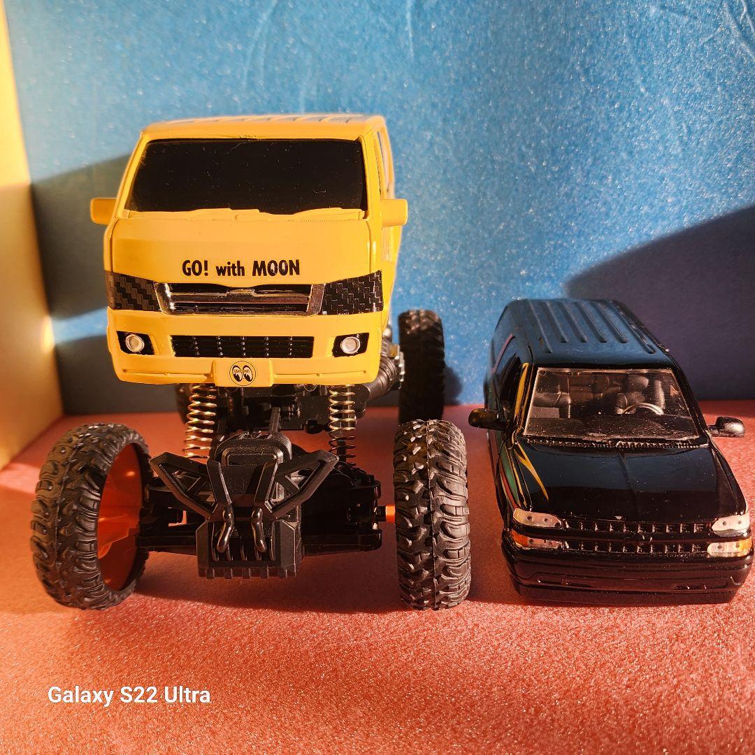 ハイリフト　ハイエースムーンアイズ、モンスタートラック風