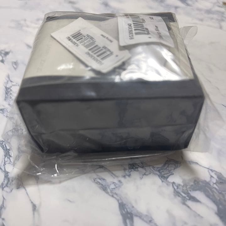 新品未開封 エンポリオ・アルマーニ ピアス シルバー