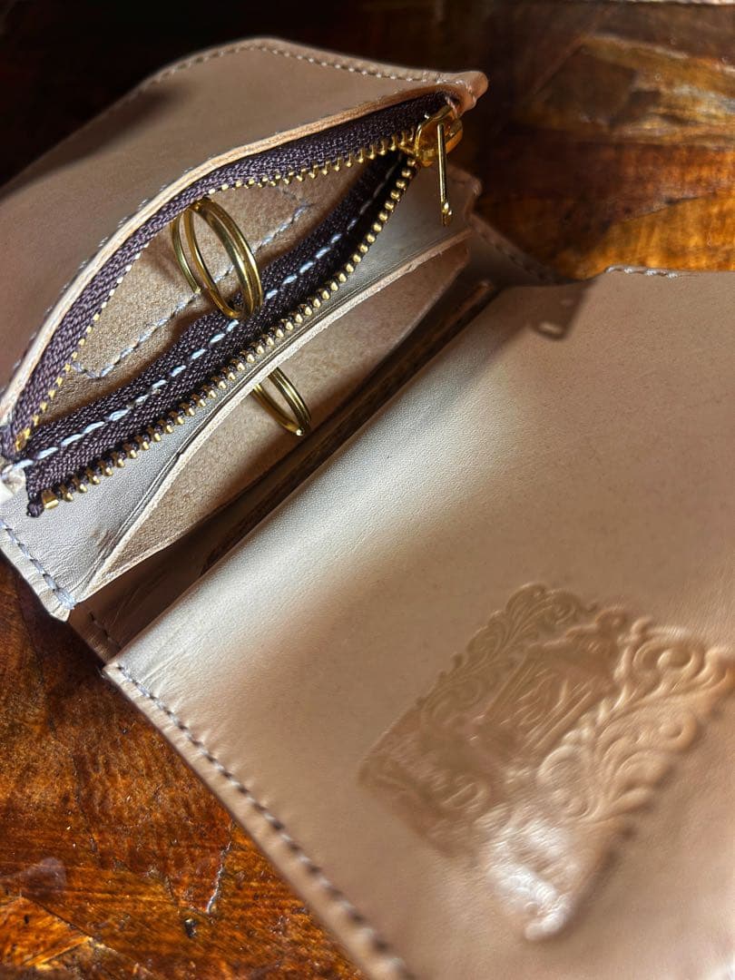 新品　総手縫　イタリア製本革プエブロレザー　ウォレット　プレゼントにも最適！