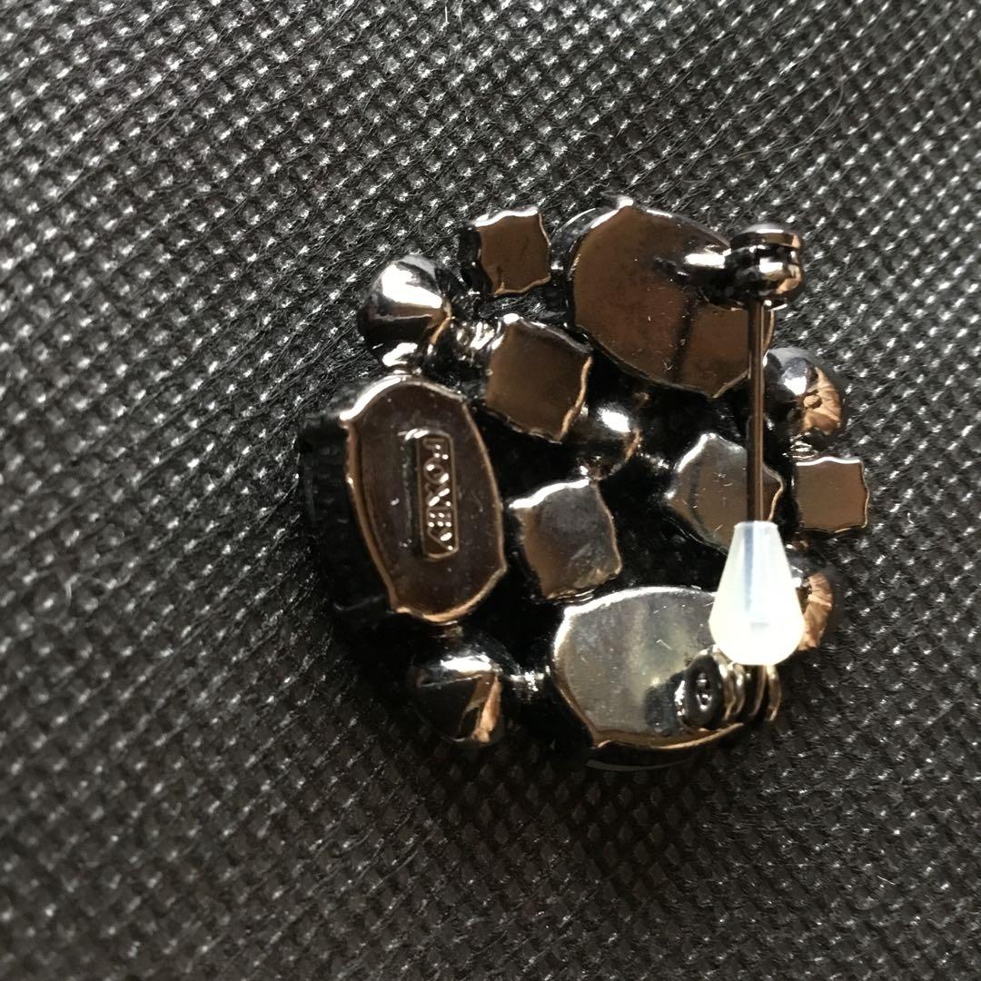 FOXEY 漆黒の輝きが美しい！クリスタルブローチ