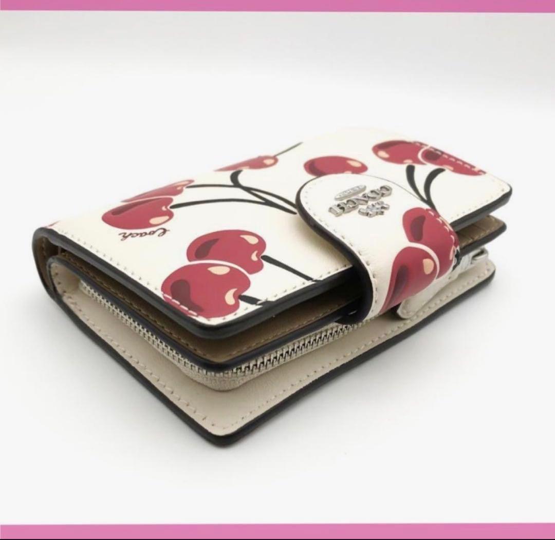 初売り人気COACH コーチ いちご柄チェリー二つ折り財布