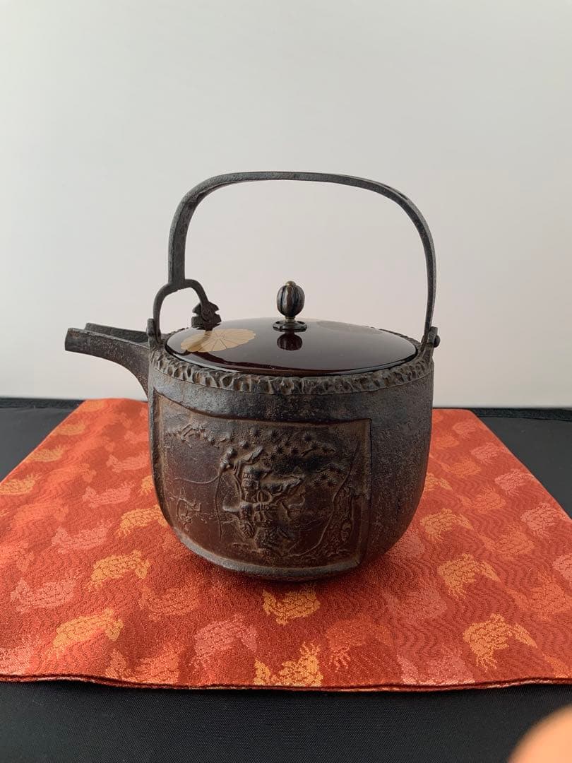 茶道具/懐石道具　銚子(燗鍋)江戸時代　銀象嵌/漆塗蓋16葉菊紋蒔絵散し。優品。