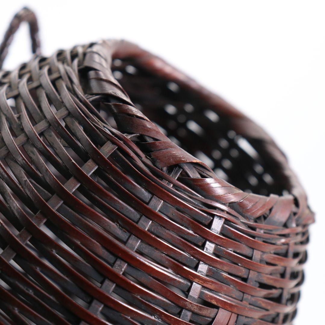 田辺竹雲斎作 壷形 掛花籠 古竹細工 共箱共布　rV750　DD