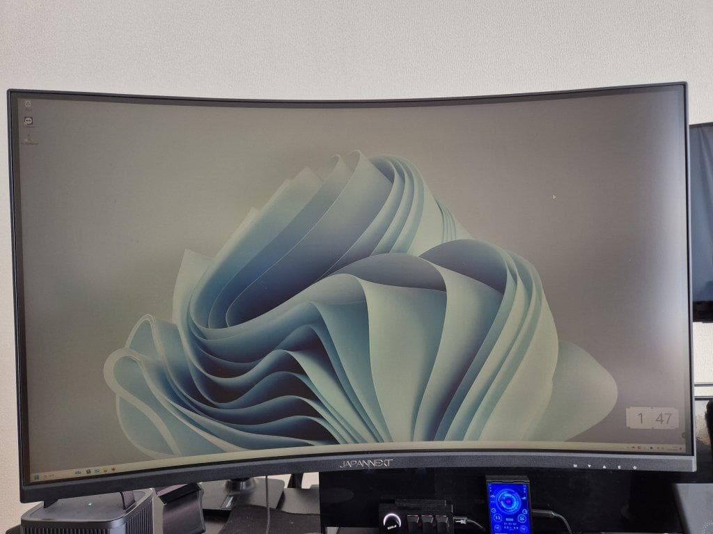 ゆー JAPANNEXT 31.5インチ 湾曲モニター 4K
