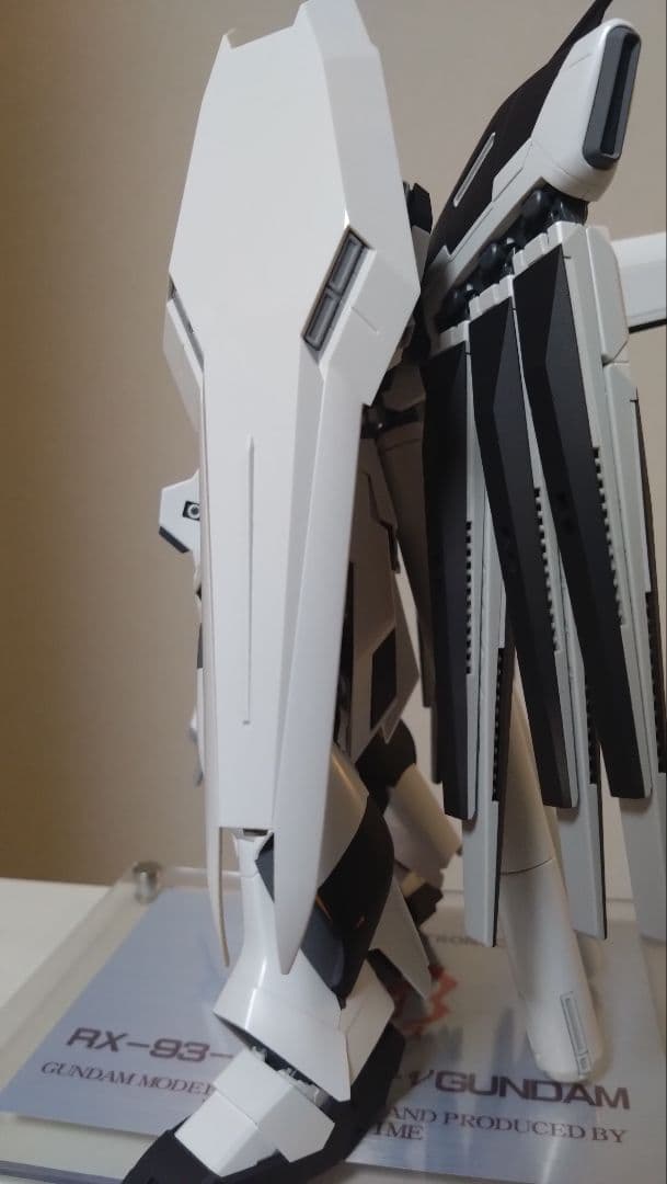 MG 1/100 Hi-νガンダム ver.ka（一部塗装）