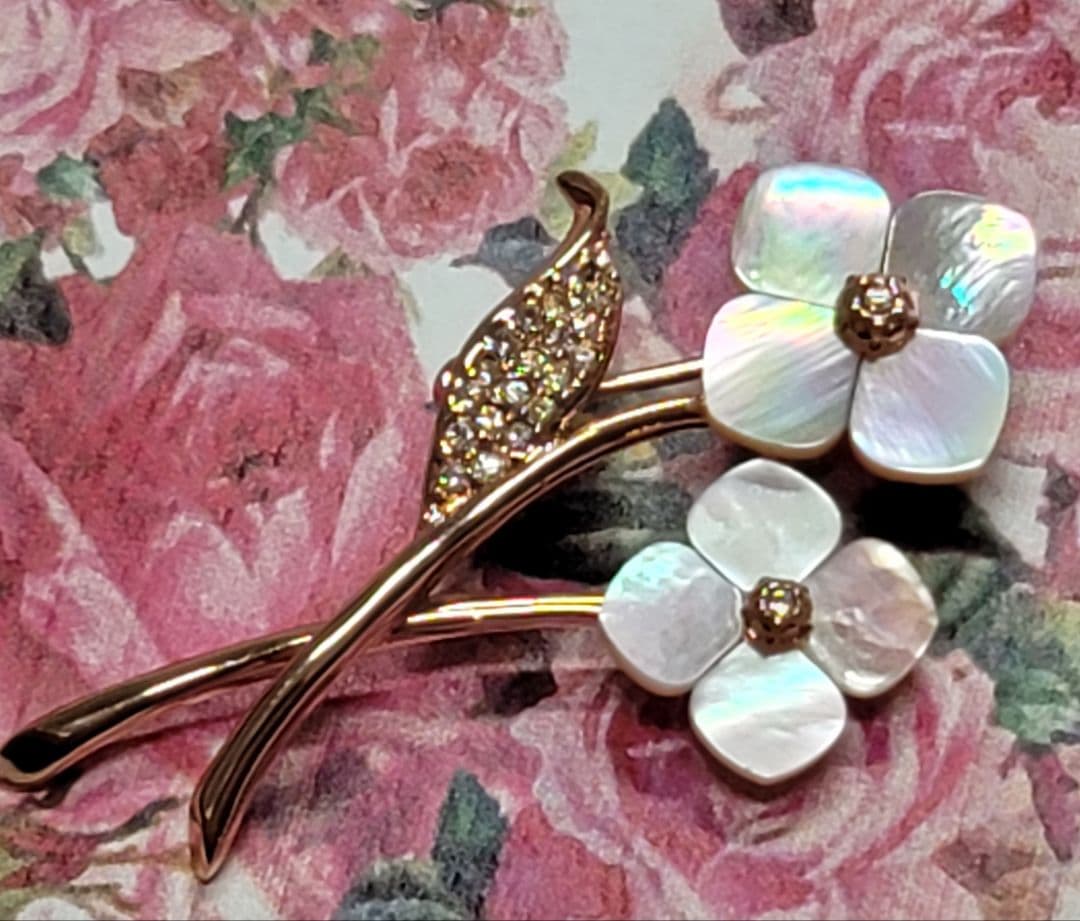 新品　ヴァンドームブティック　 白蝶貝　お花　ブローチ　ピンクゴールド