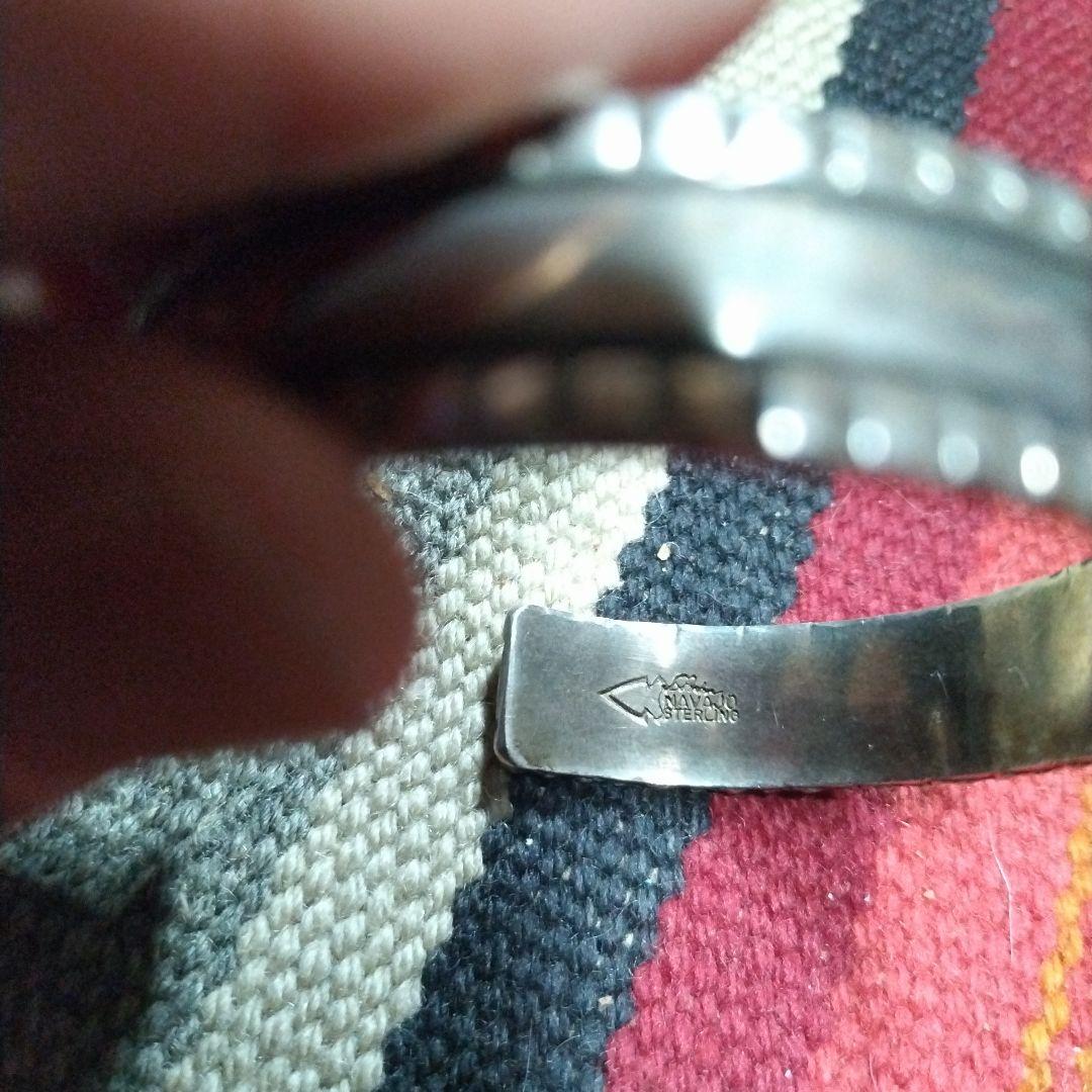 ナバホ族のバングルになります。