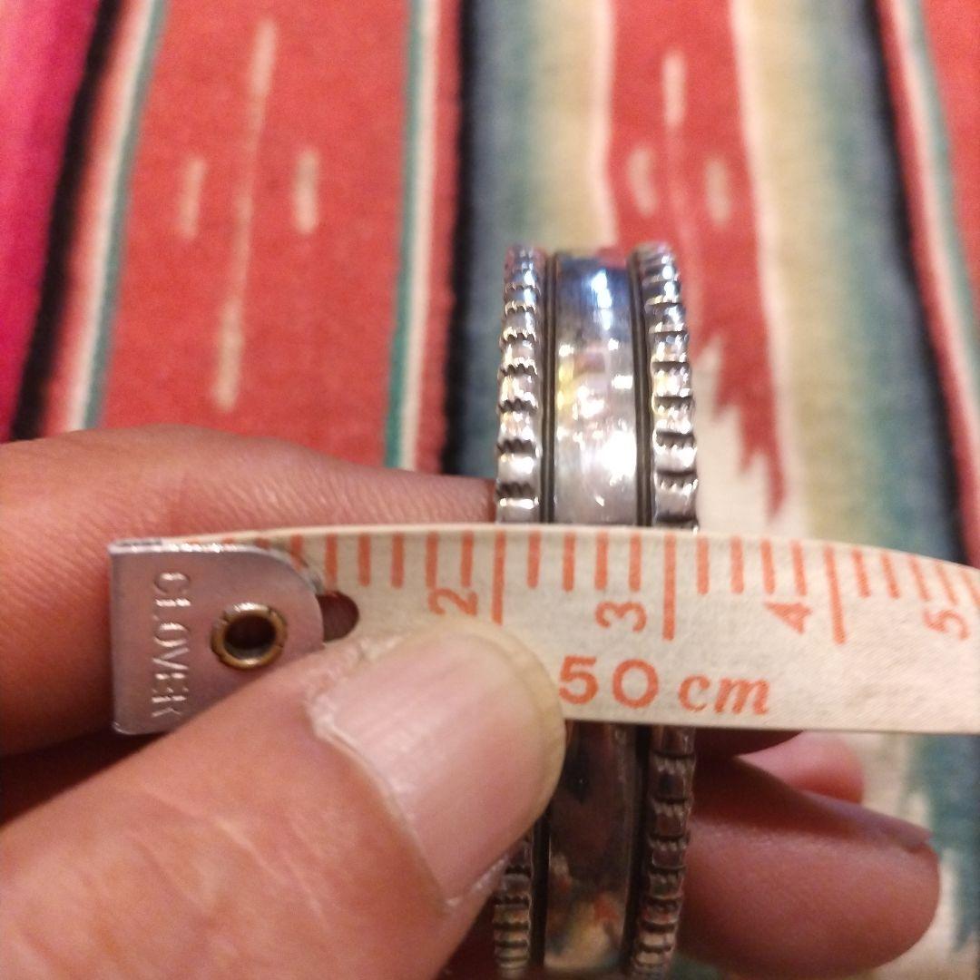 ナバホ族のバングルになります。