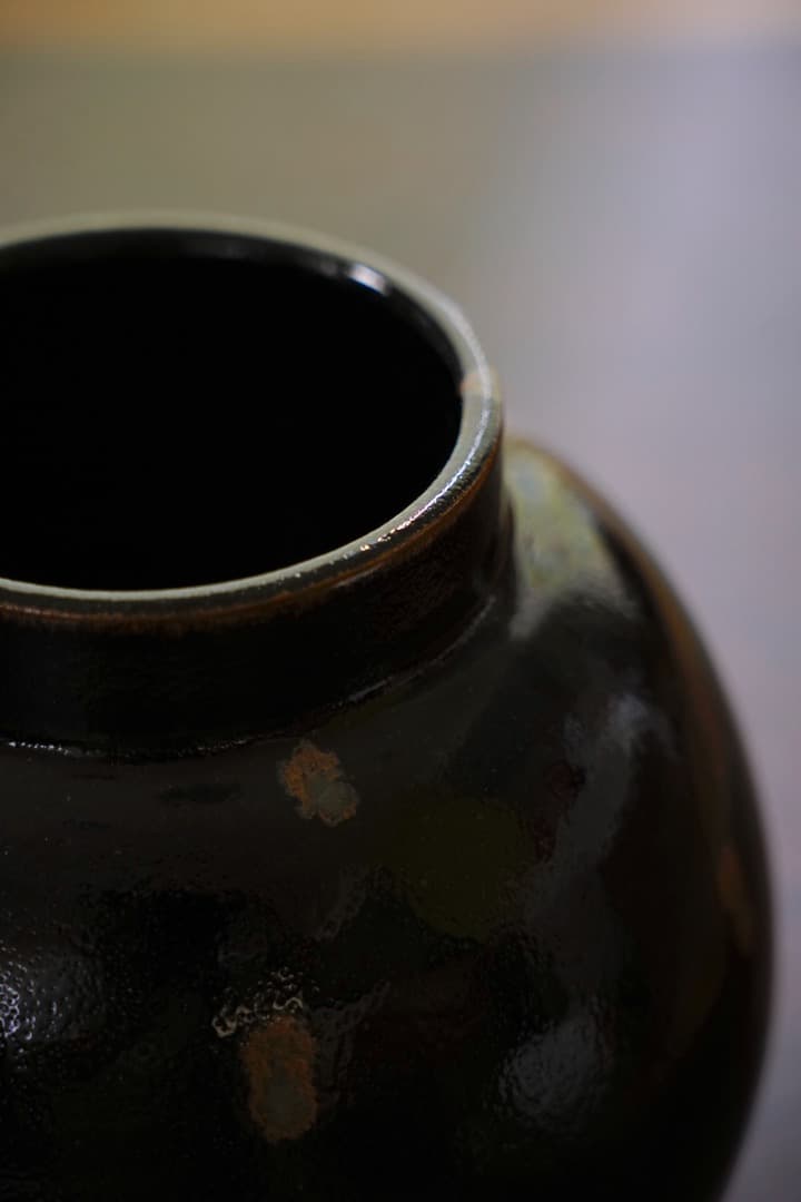 人間国宝　原清本人作　鉄釉の花瓶