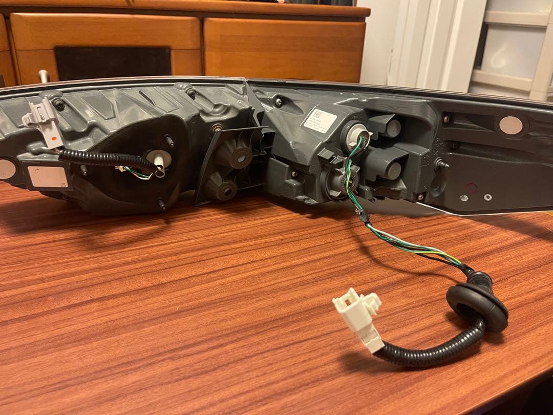 60ハリアー 前期 純正テールランプ