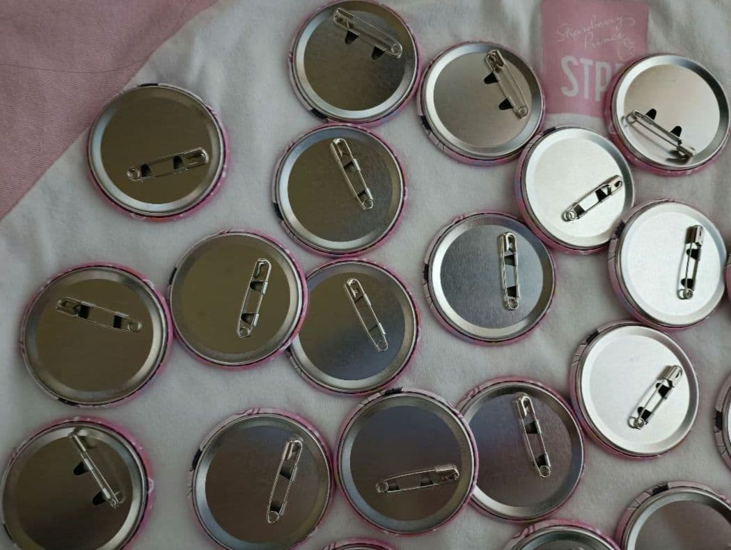 すとぷり　さとみ　缶バッチ　2021　newyear デフォ　にゅーいやー