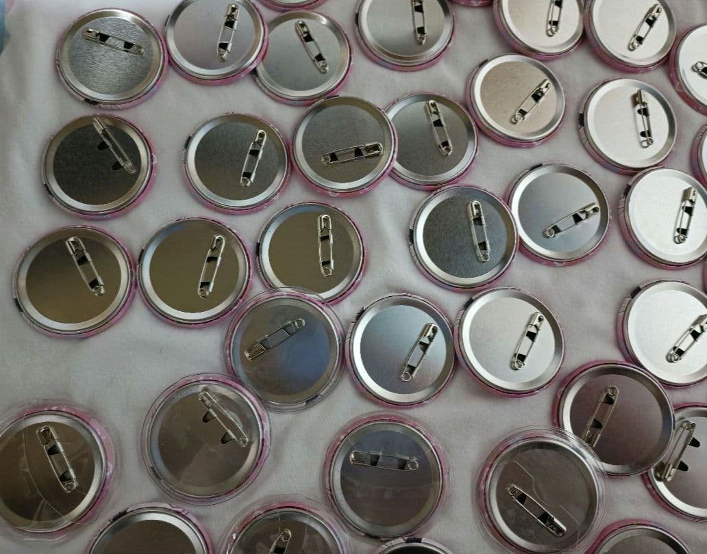 すとぷり　さとみ　缶バッチ　2021　newyear デフォ　にゅーいやー