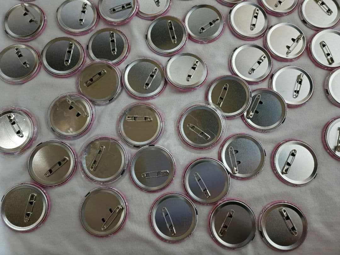 すとぷり　さとみ　缶バッチ　2021　newyear デフォ　にゅーいやー