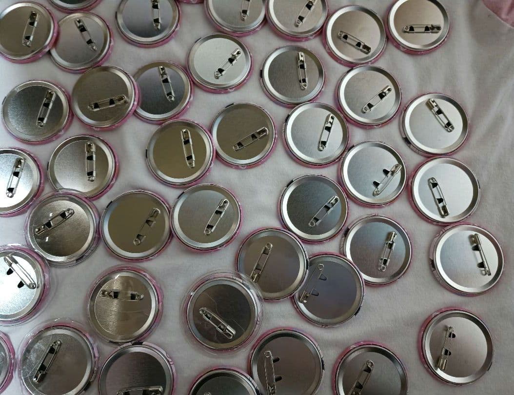 すとぷり　さとみ　缶バッチ　2021　newyear デフォ　にゅーいやー