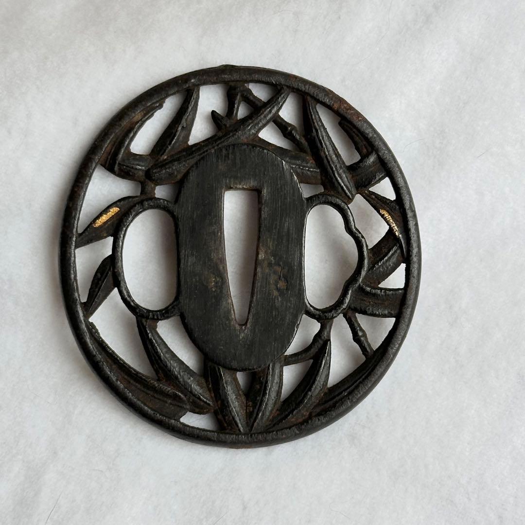 日本刀装具　鍔　透かし鍔