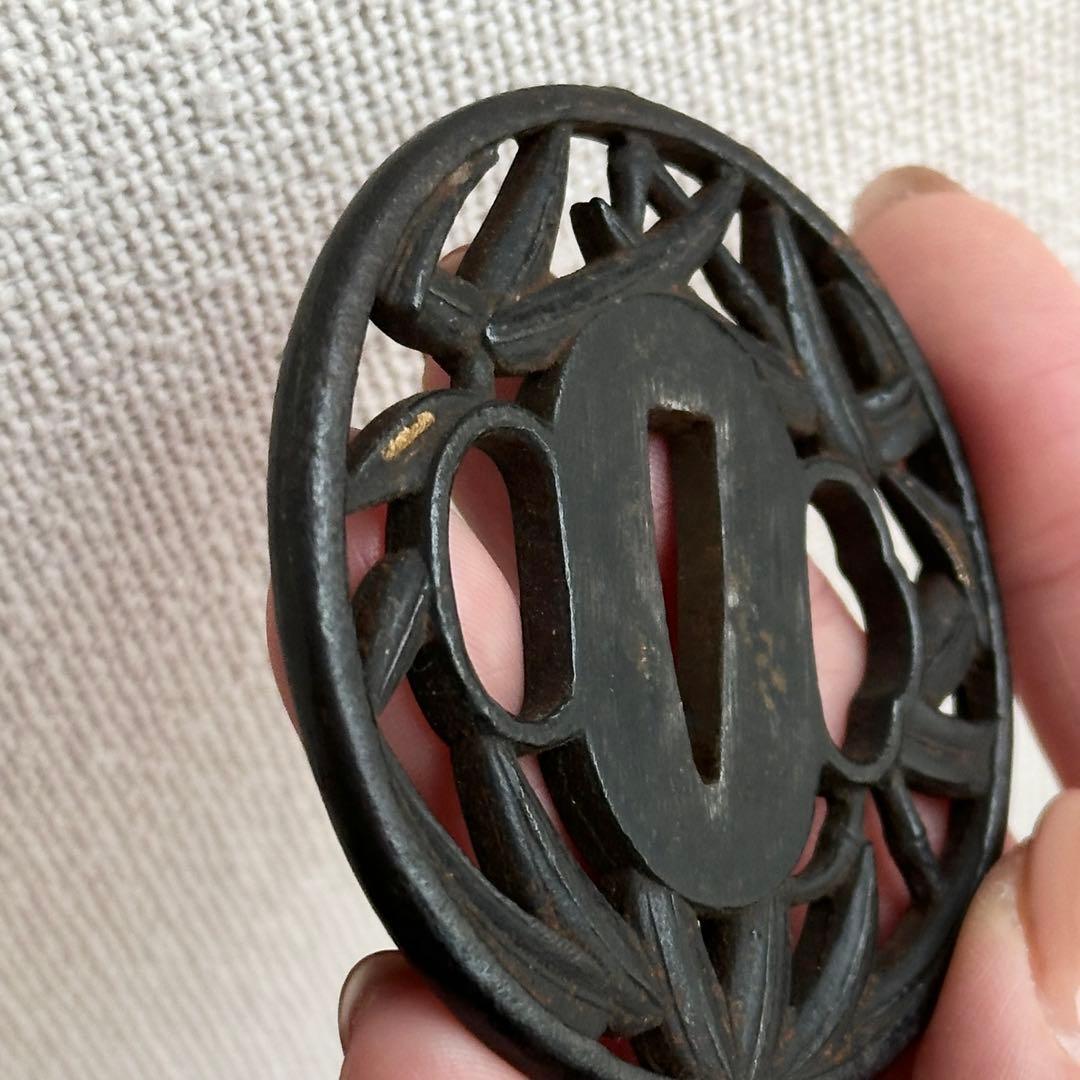 日本刀装具　鍔　透かし鍔