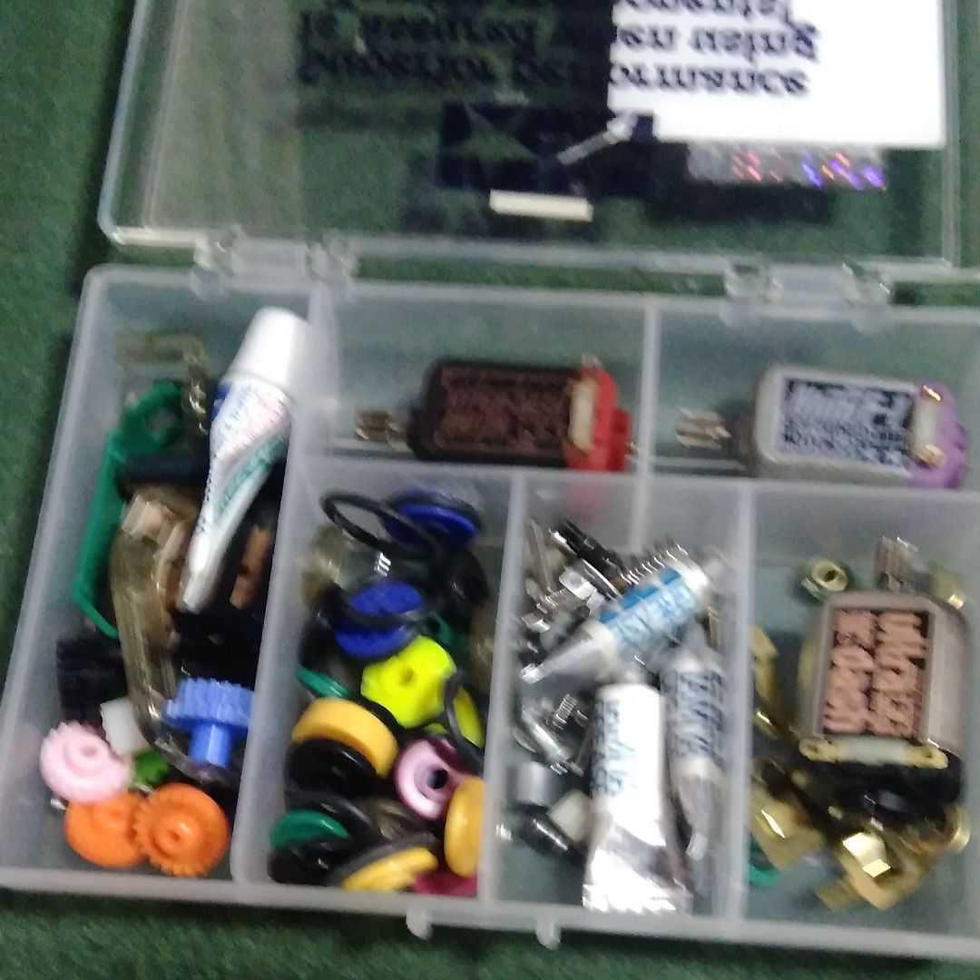 最終値下げ 送料別 改造したミニ四駆 と ノーマルミニ四駆 ネジ、歯車などの部品