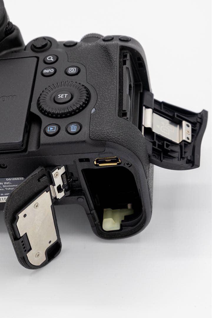 【中古美品】CANON EOS R6 ボディ・バッテリーグリップ・バッテリー２個