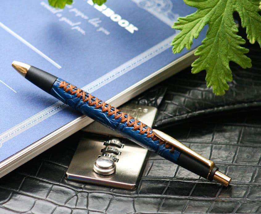 【新品未開封】シックザール 夏限定 革軸ペン【クロコダイル 藍染 (薄藍)】