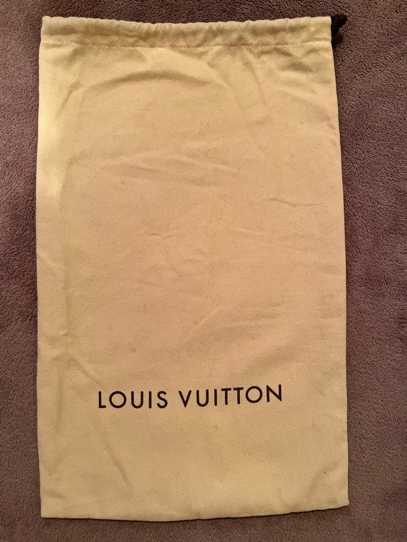 【未使用】Louis Vuitton（ルイヴィトン）ブラック　マフラー　ロゴあり
