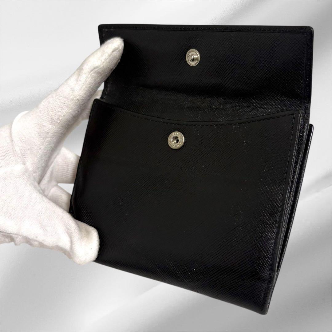 美品✨ PRADA プラダ 三つ折り財布 サフィアーノ ブラック 三角ロゴ