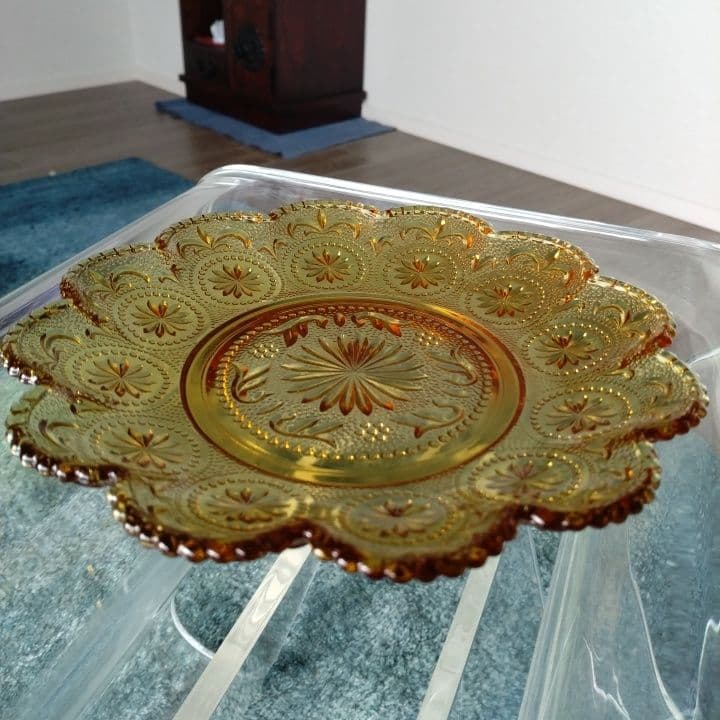 アンティーク琥珀色のガラスのお皿 アクセサリー置き、フェントンお好きな方もー。