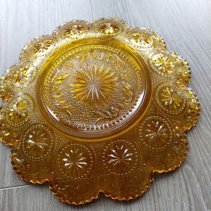 アンティーク琥珀色のガラスのお皿 アクセサリー置き、フェントンお好きな方もー。