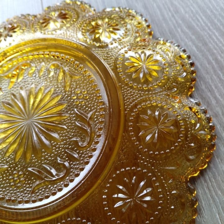 アンティーク琥珀色のガラスのお皿 アクセサリー置き、フェントンお好きな方もー。