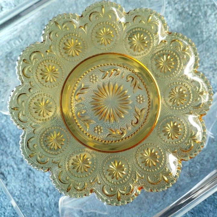 アンティーク琥珀色のガラスのお皿 アクセサリー置き、フェントンお好きな方もー。