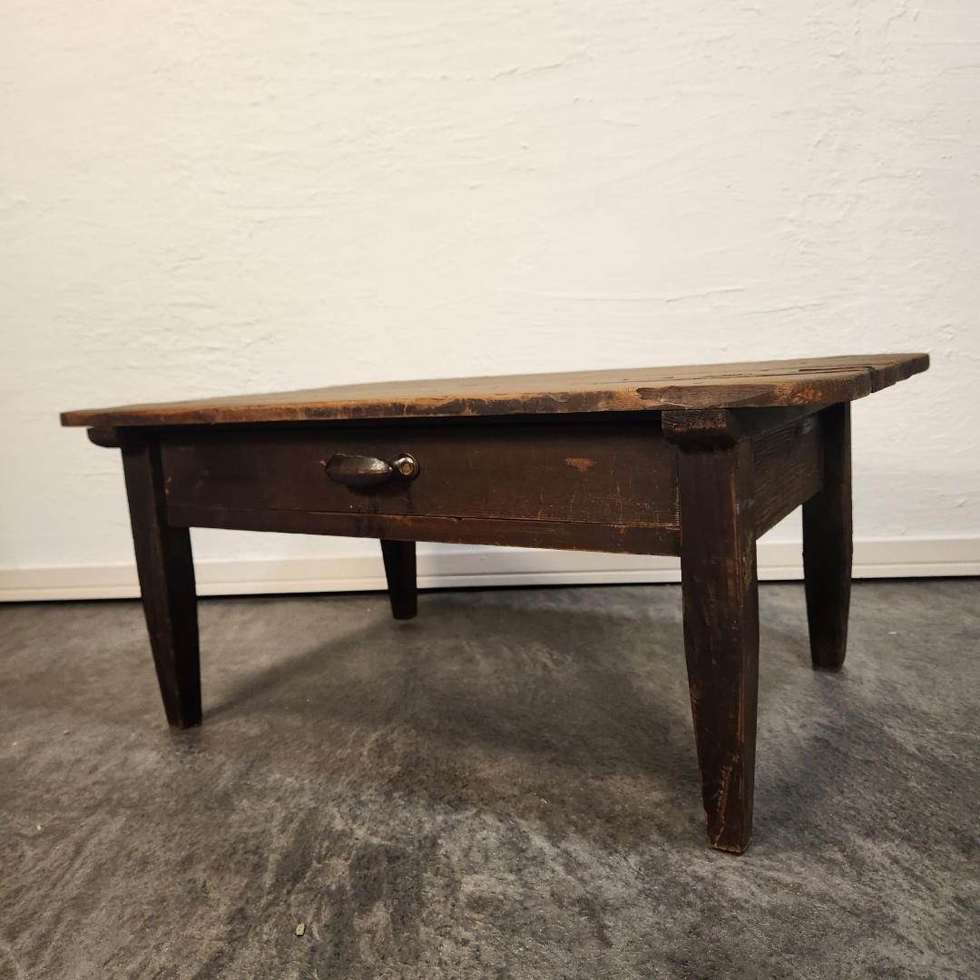 ノスタルジック　古材　ローテーブル 味のある打痕と塗装跡