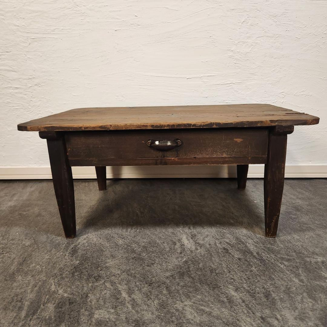 ノスタルジック　古材　ローテーブル 味のある打痕と塗装跡