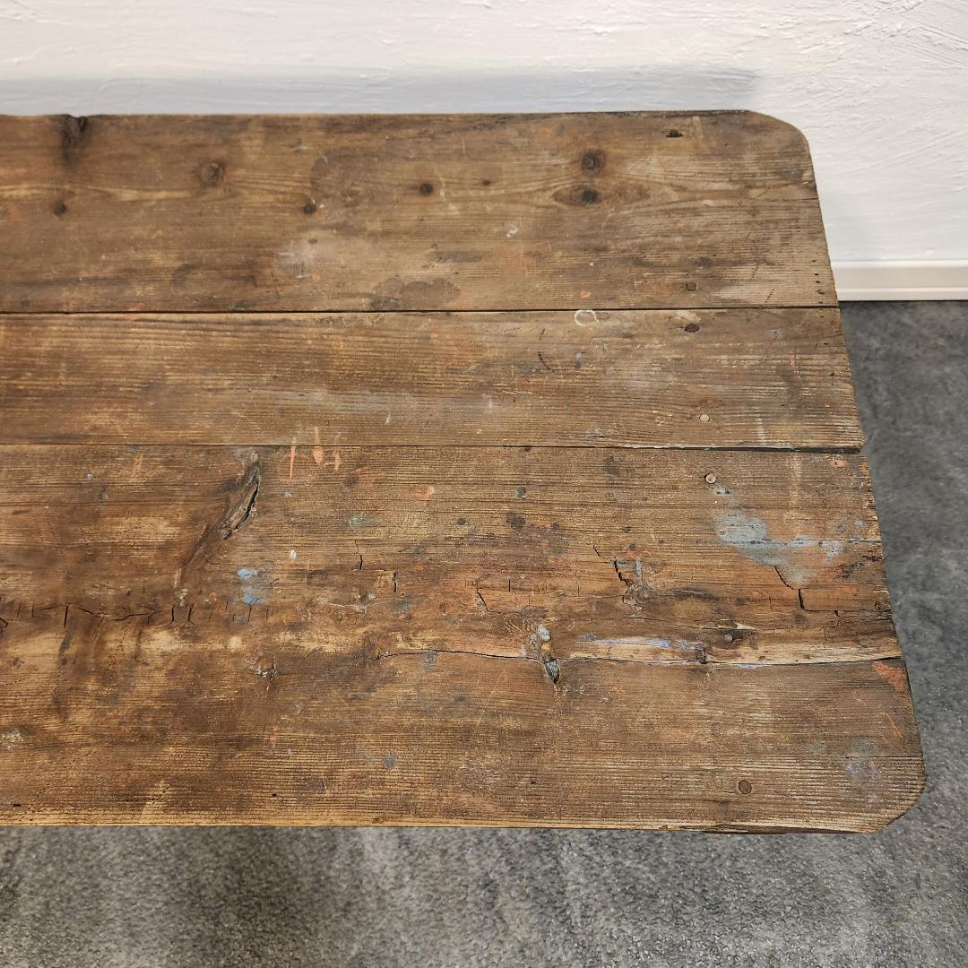 ノスタルジック　古材　ローテーブル 味のある打痕と塗装跡