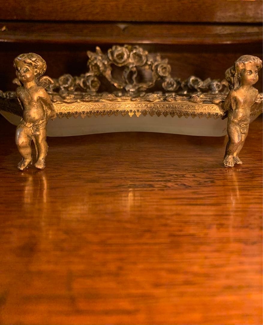 オルモル装飾　四足天使のアンティーク小物入れ