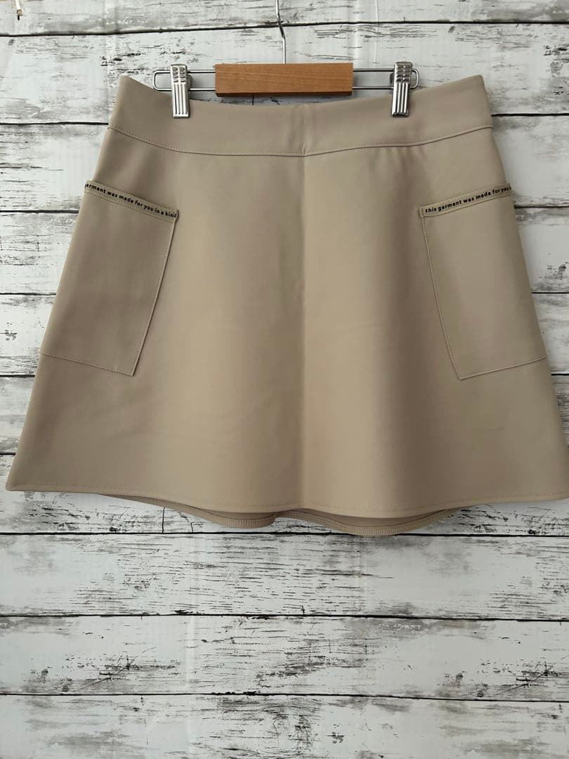 レディースゴルフウェアセットアップ　ベスト　スカートLサイズ　ベージュ　秋服