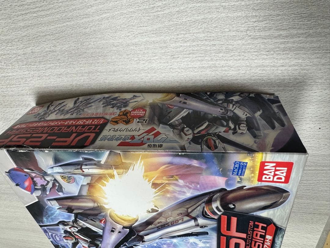 マクロス　1/72 VF-25F トルネードメサイアバルキリー アルト機未組立品