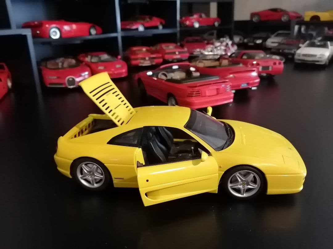 1/18 フェラーリ355 黄色 FERRARI355