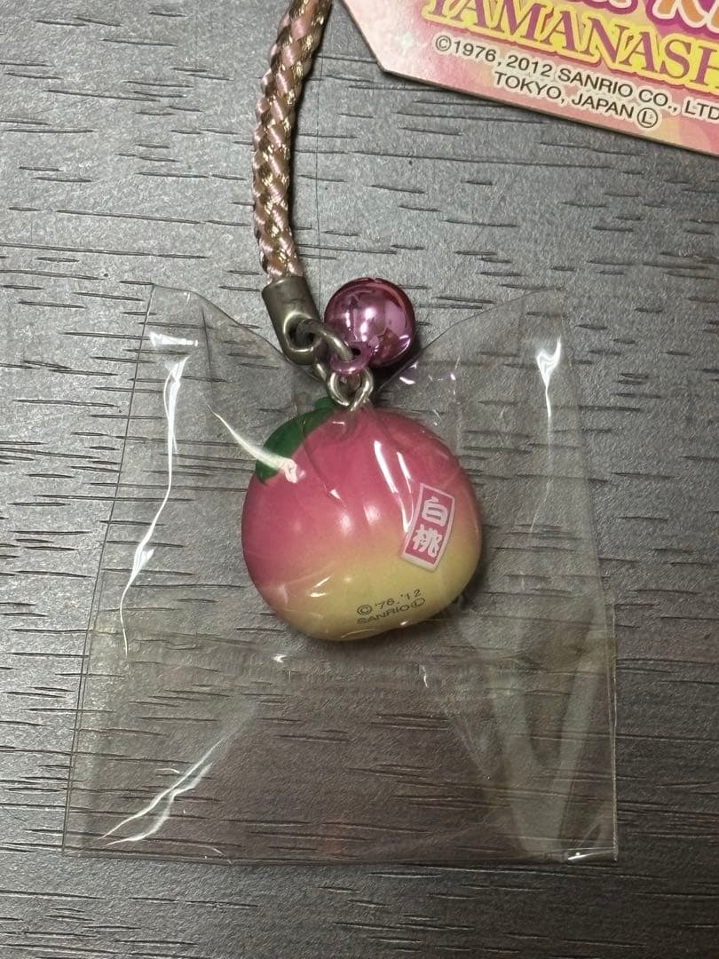 レア 希少 ご当地キティ 根付け 山梨 限定 白桃 カットバージョン ストラップ
