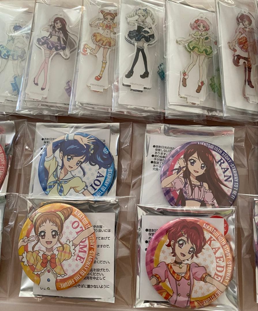 アイカツ　イオンシネマ　アクリンスタンド　缶バッジ