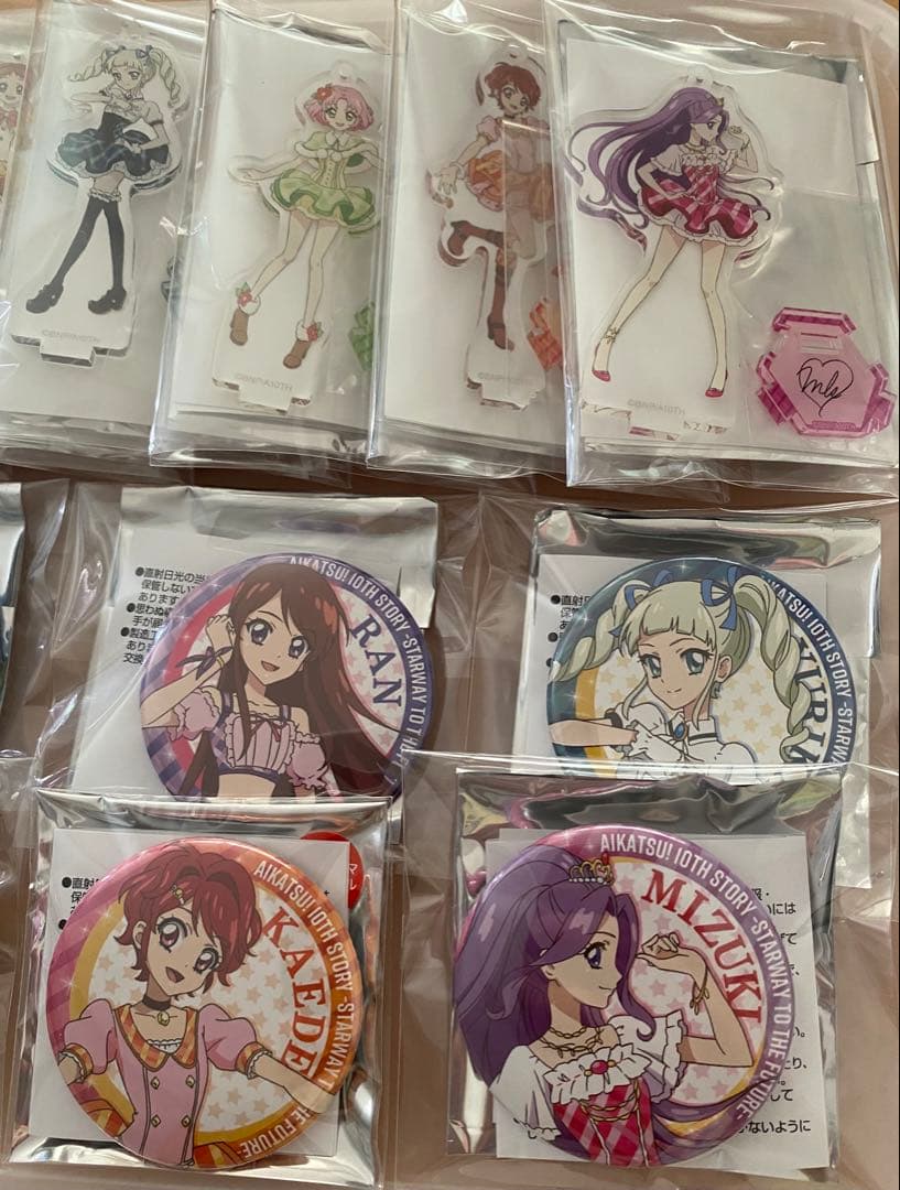 アイカツ　イオンシネマ　アクリンスタンド　缶バッジ