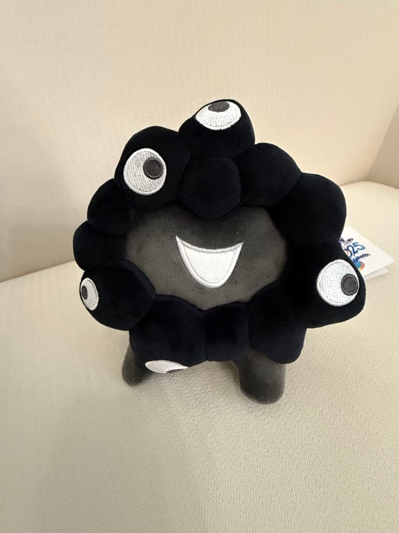 黒 ミャクミャク 這い型 ぬいぐるみ Mサイズ　関西万博
