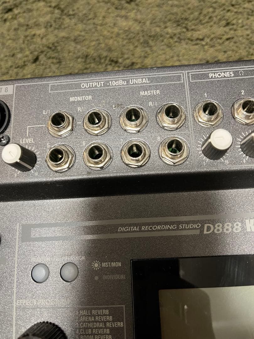KORG D888 マルチトラックレコーダー 8チャンネル XLR入力