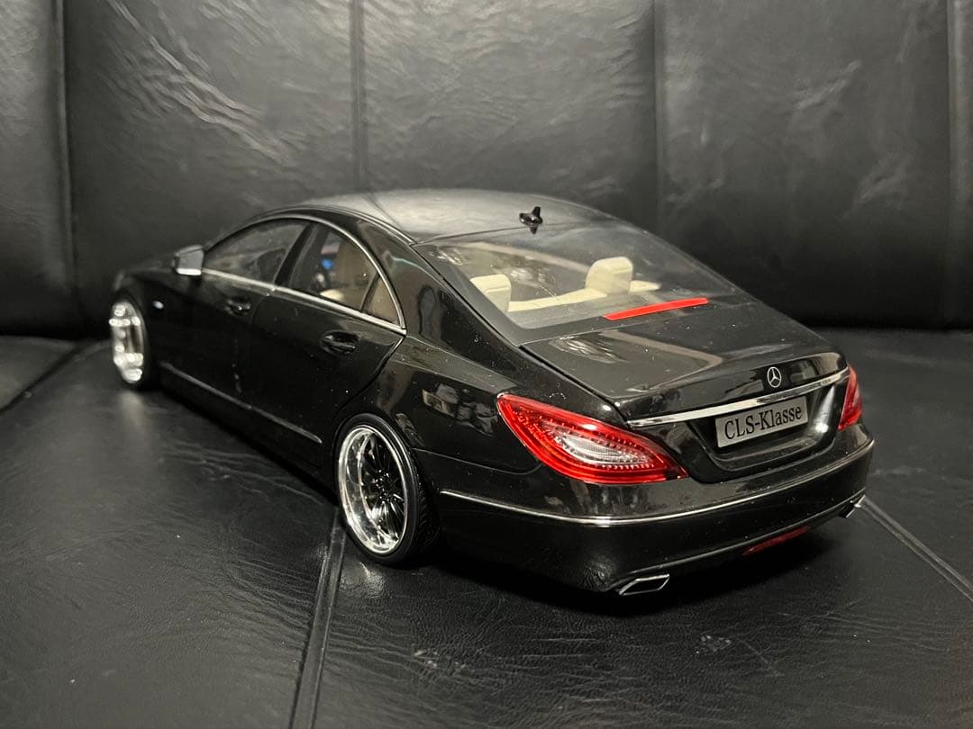 メルセデスベンツ　CLSクラス　1/18