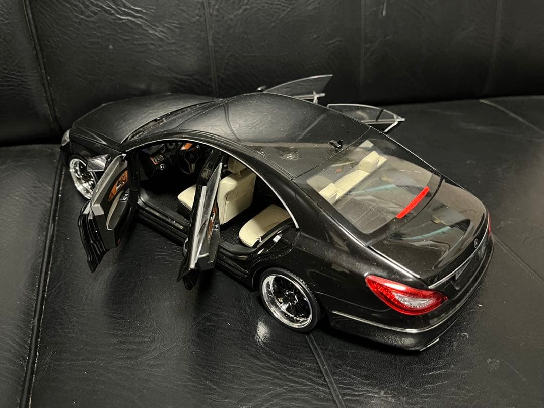 メルセデスベンツ　CLSクラス　1/18
