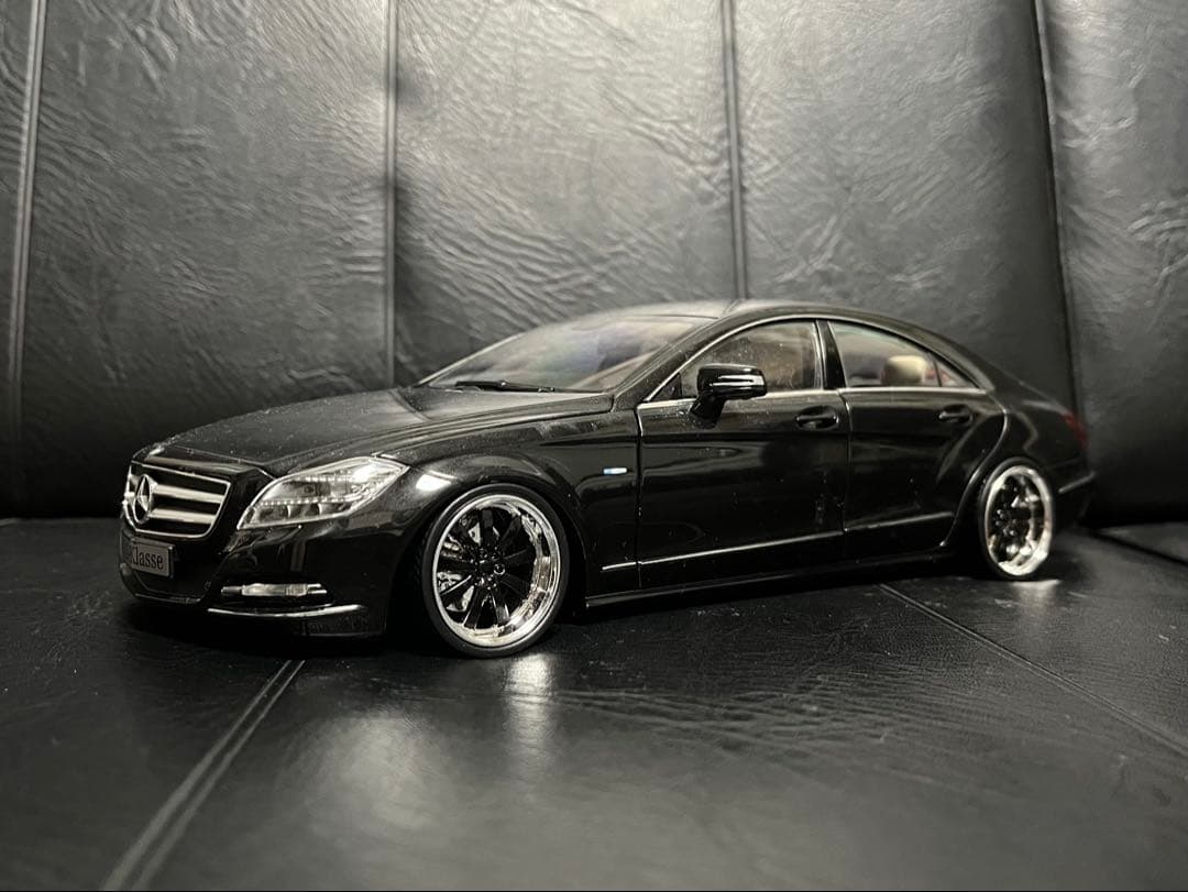 メルセデスベンツ　CLSクラス　1/18