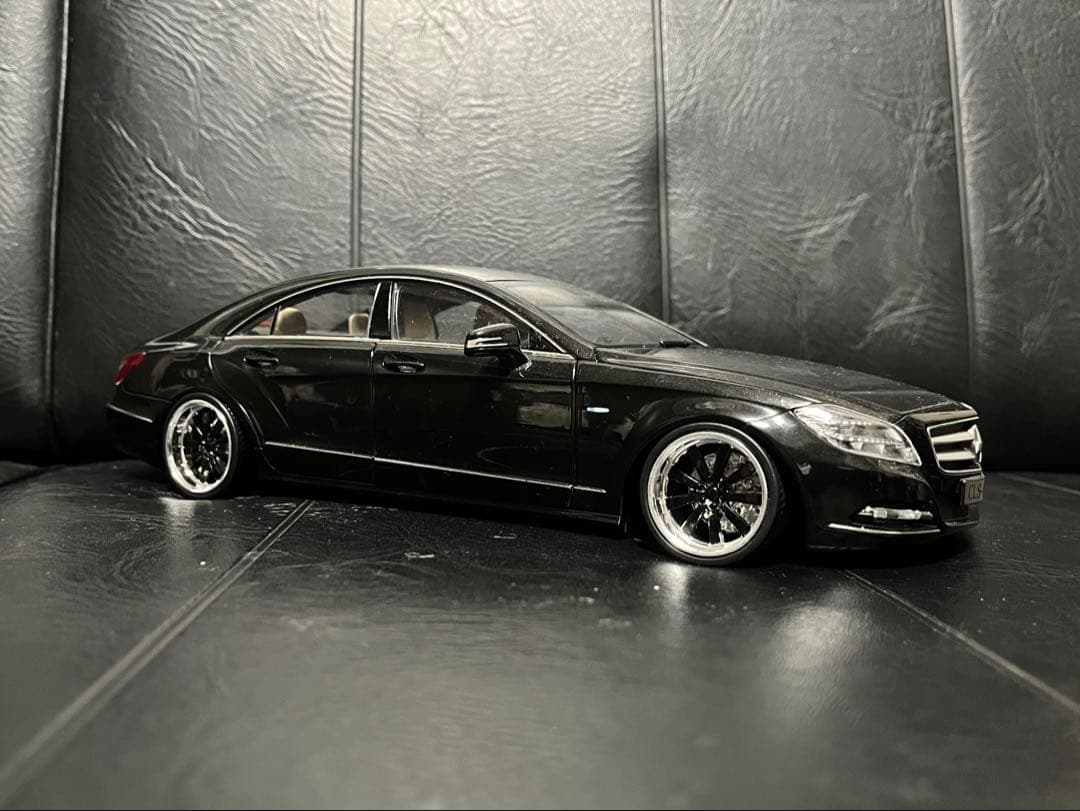 メルセデスベンツ　CLSクラス　1/18