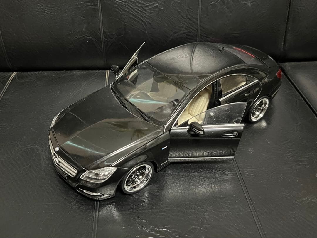 メルセデスベンツ　CLSクラス　1/18